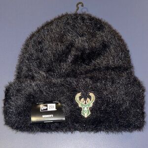Milwaukee Bucks Women’s Fleece Winter Hat